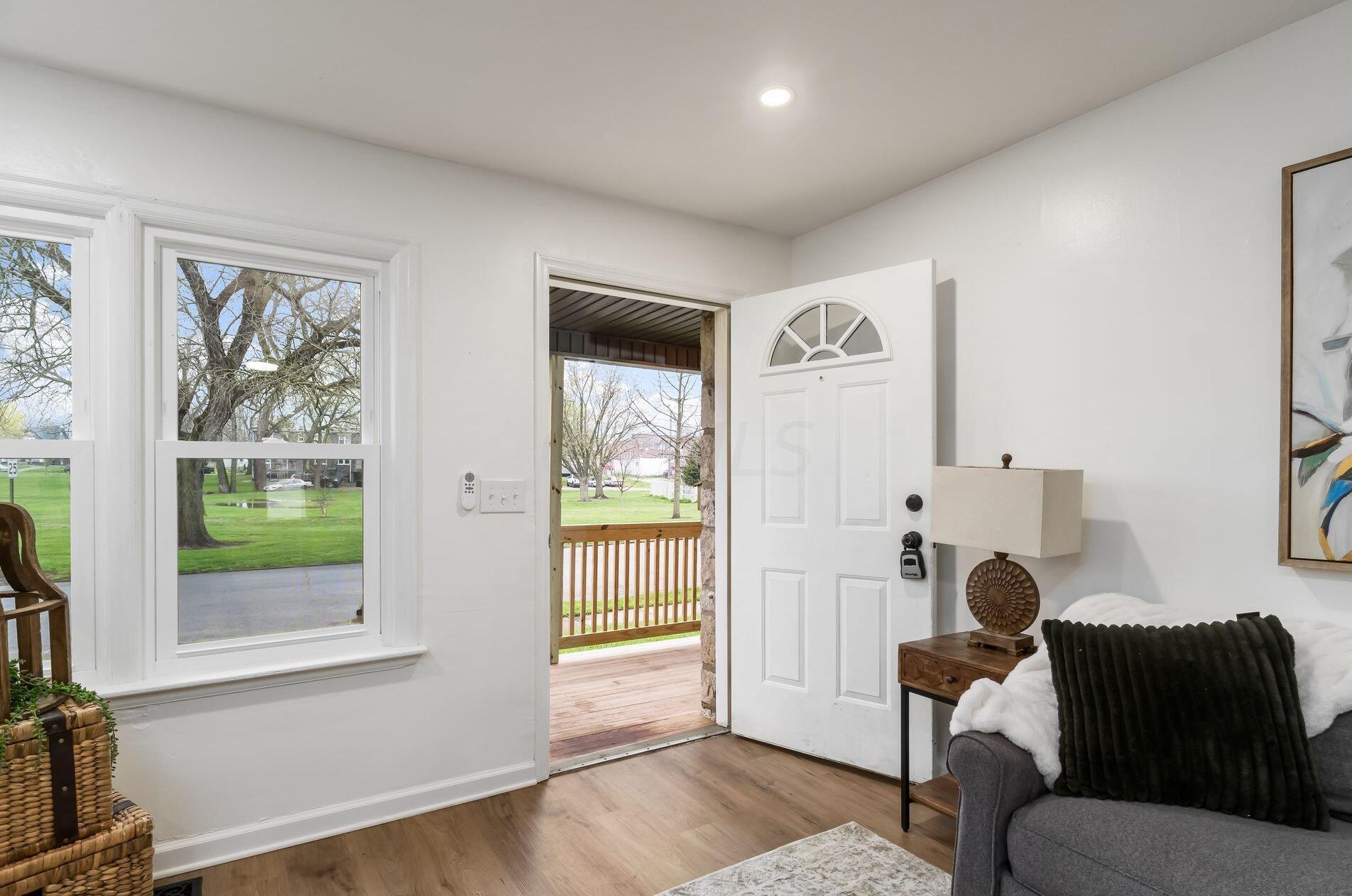 438 Woodbury Ave, Columbus OH  43223-1616 exterior