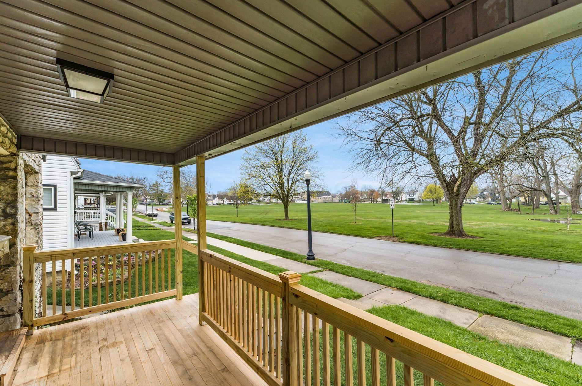 438 Woodbury Ave, Columbus OH  43223-1616 exterior