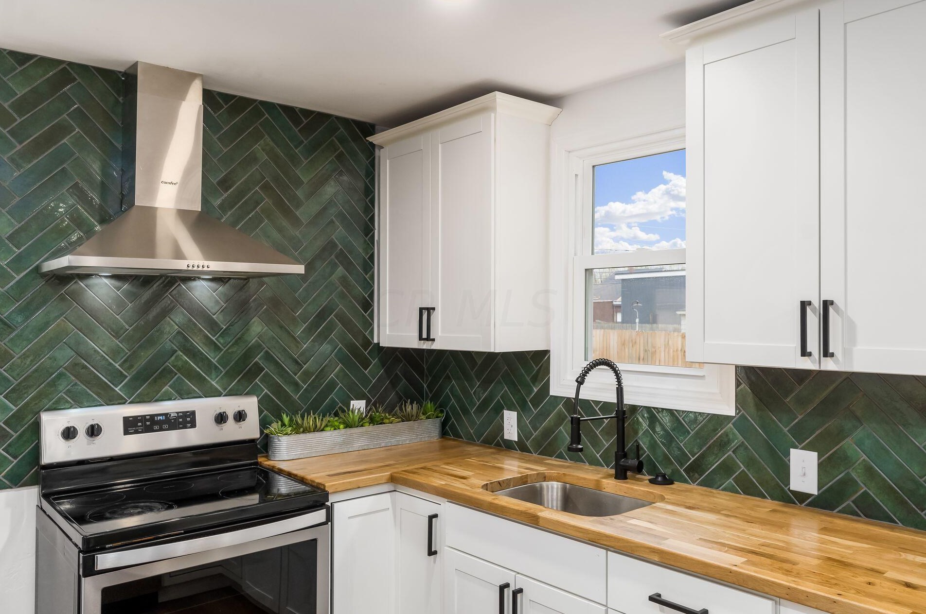 438 Woodbury Ave, Columbus OH  43223-1616 exterior