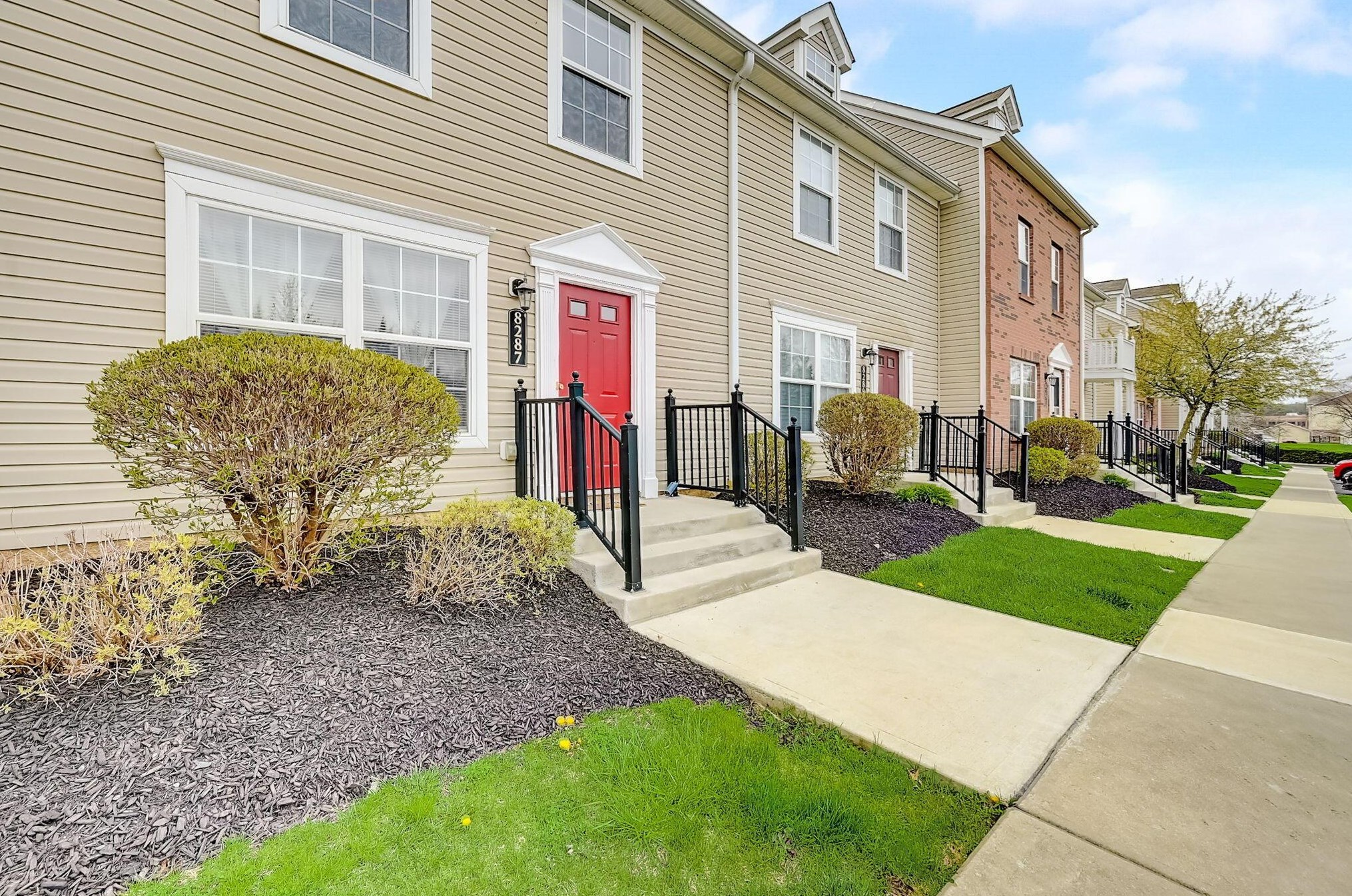 8287 Annandale Ln, Columbus, OH 43235-8403