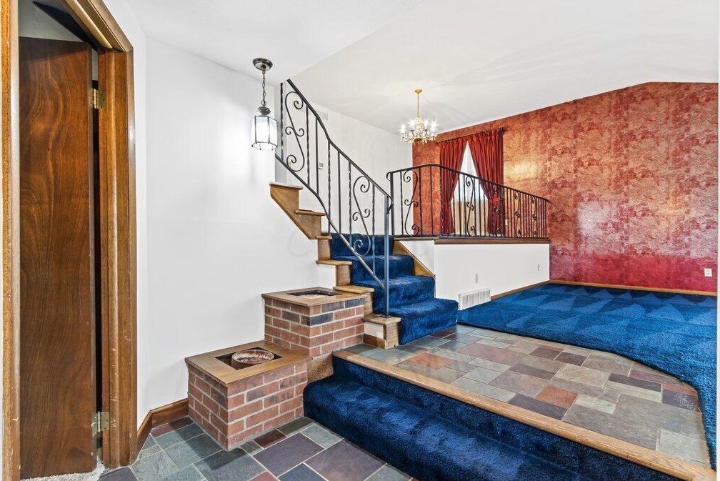 5861 Effingham Rd, Columbus, OH 43213-3347