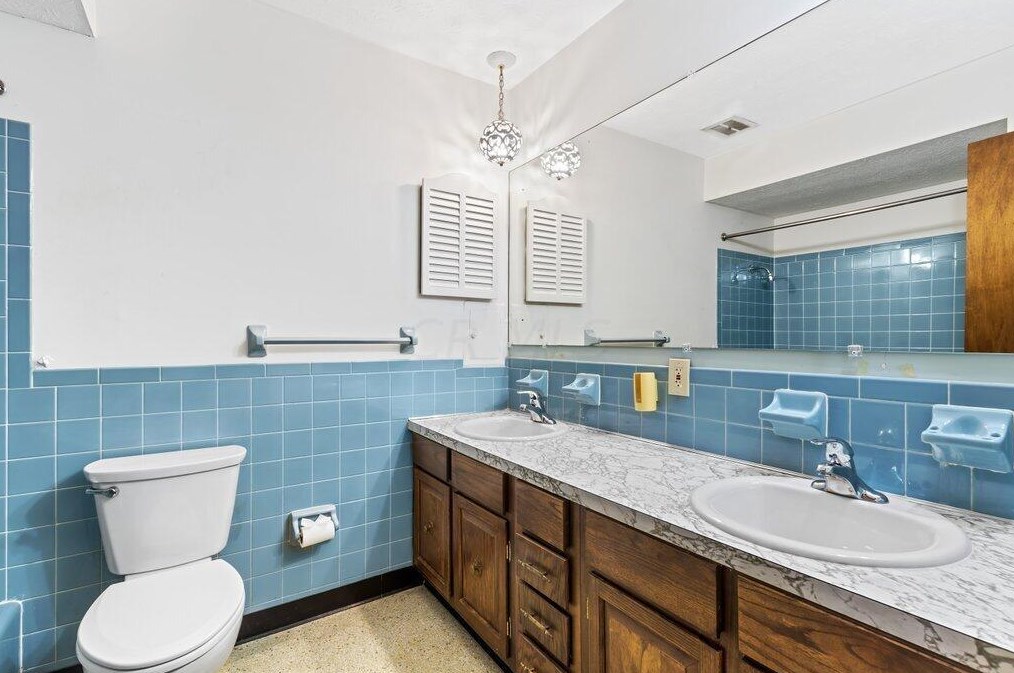 5861 Effingham Rd, Columbus OH 43213-3347 exterior