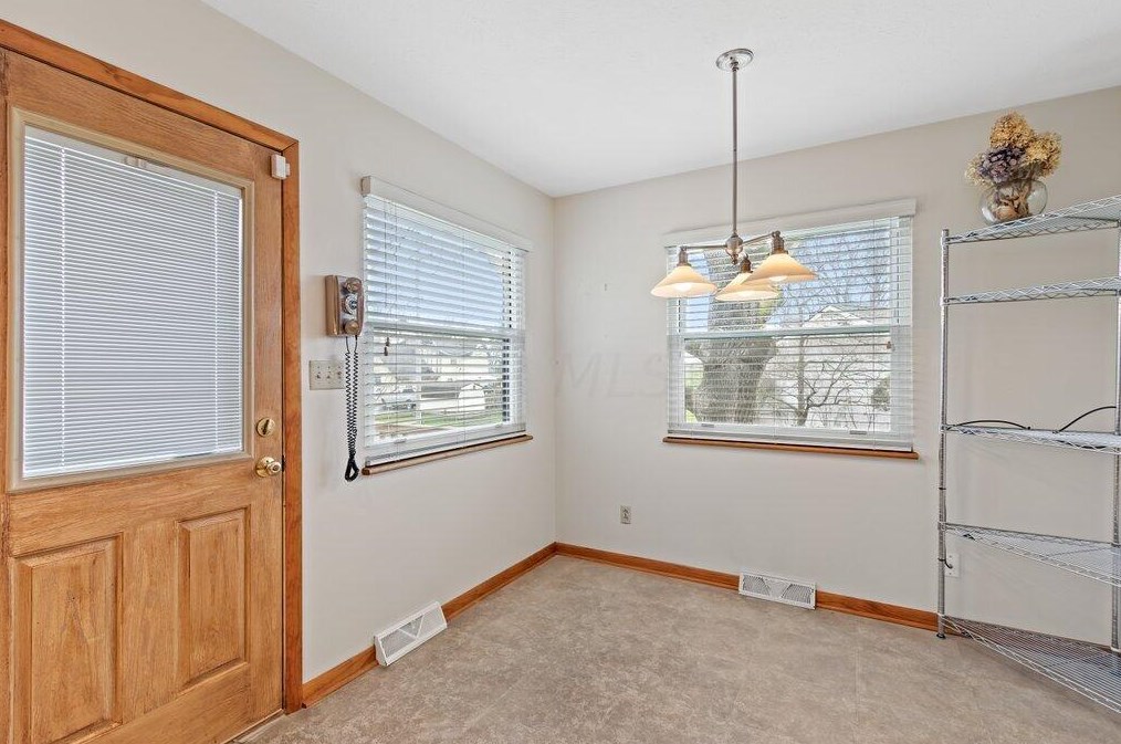 5861 Effingham Rd, Columbus OH 43213-3347 exterior