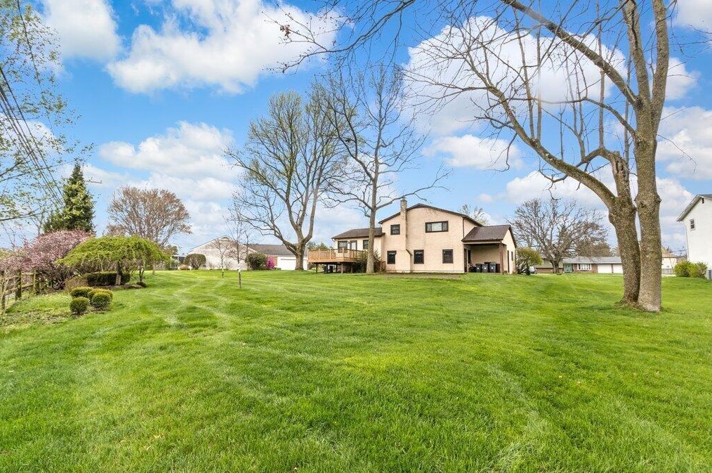 5861 Effingham Rd, Columbus OH 43213-3347 exterior