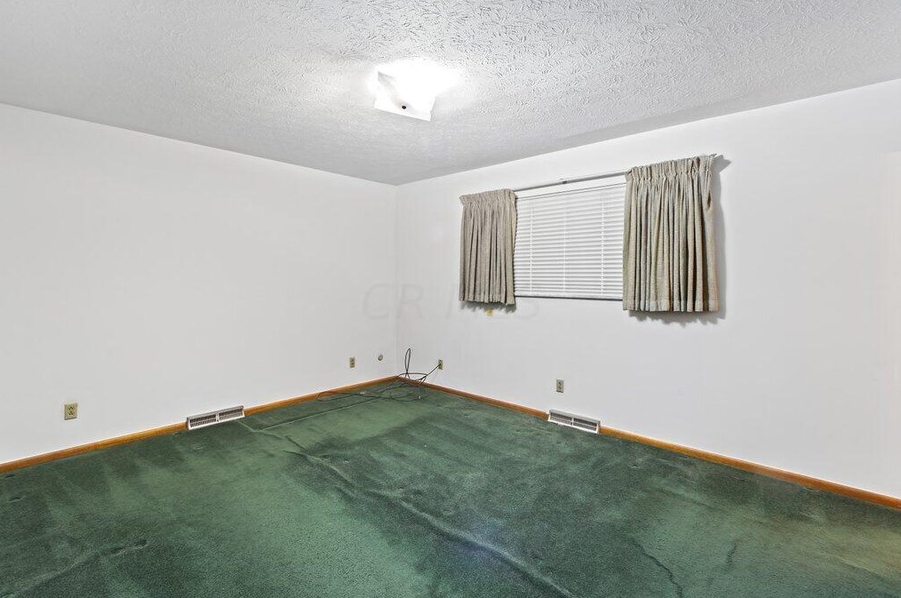 5861 Effingham Rd, Columbus OH 43213-3347 exterior