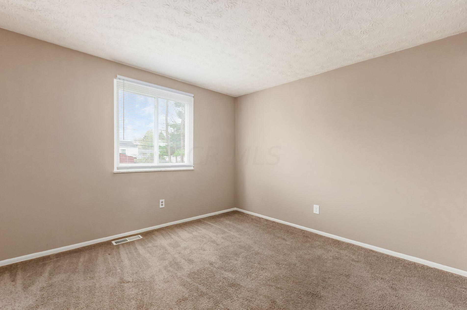 2970 Upton Rd, Columbus OH  43232-5240 exterior