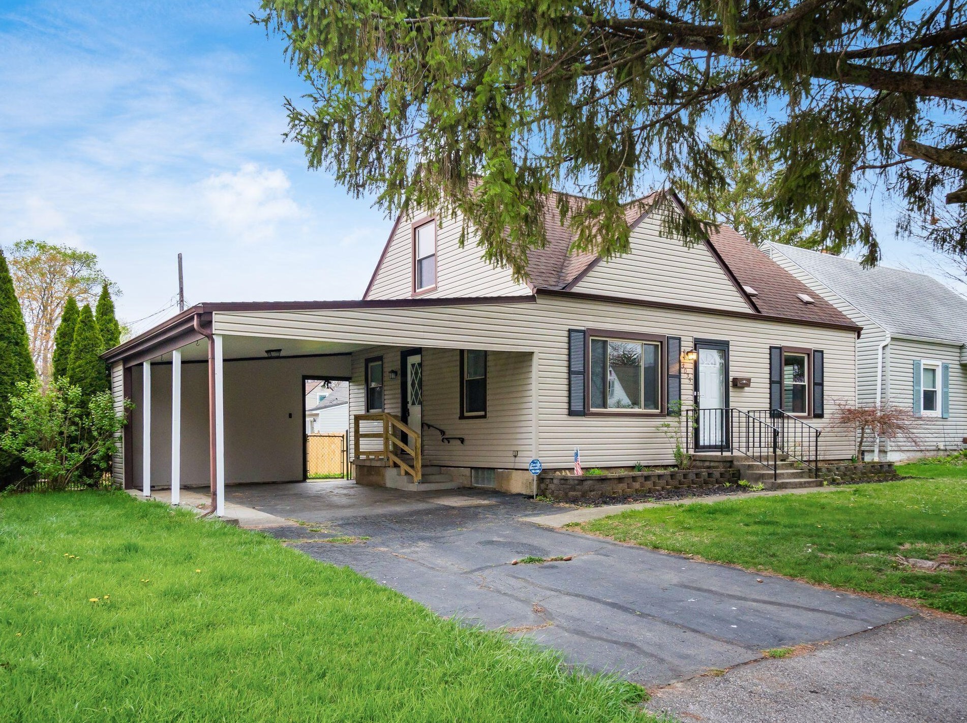 3035 Audubon Rd, Columbus, OH 43224-3906