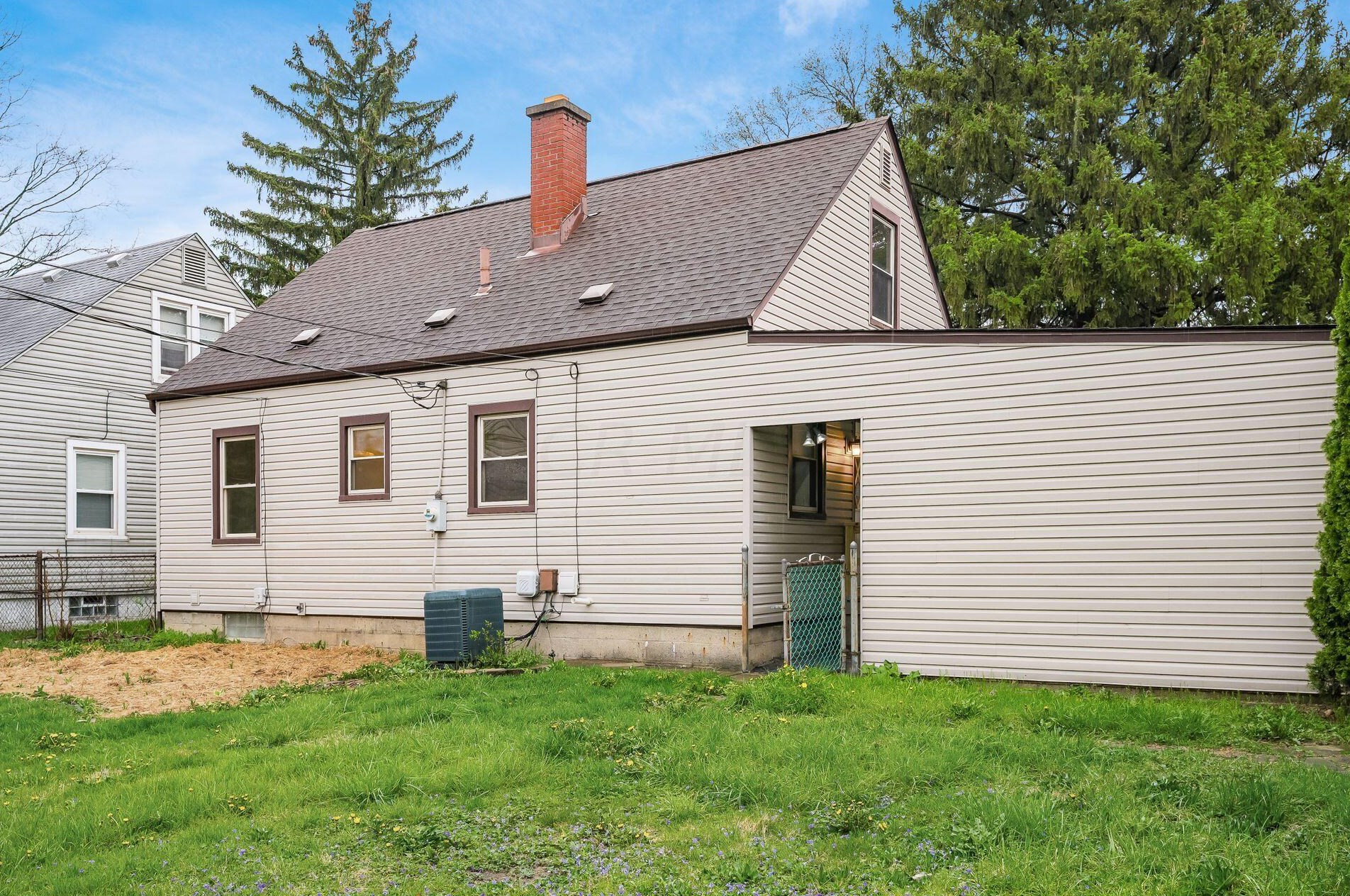 3035 Audubon Rd, Columbus OH 43211-1152 exterior