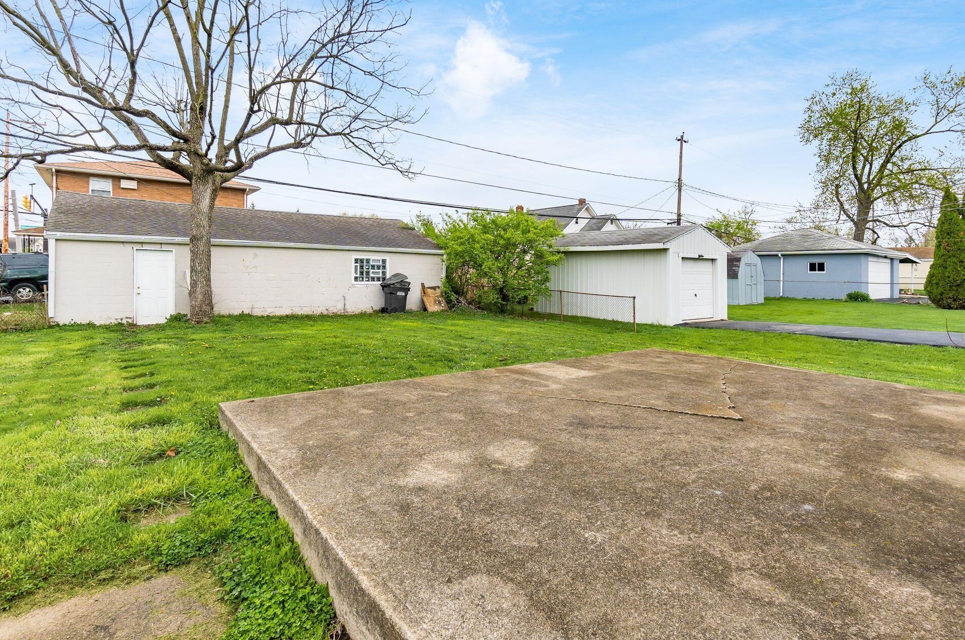 177 Lennox Ave, Columbus OH 43228-1132 exterior