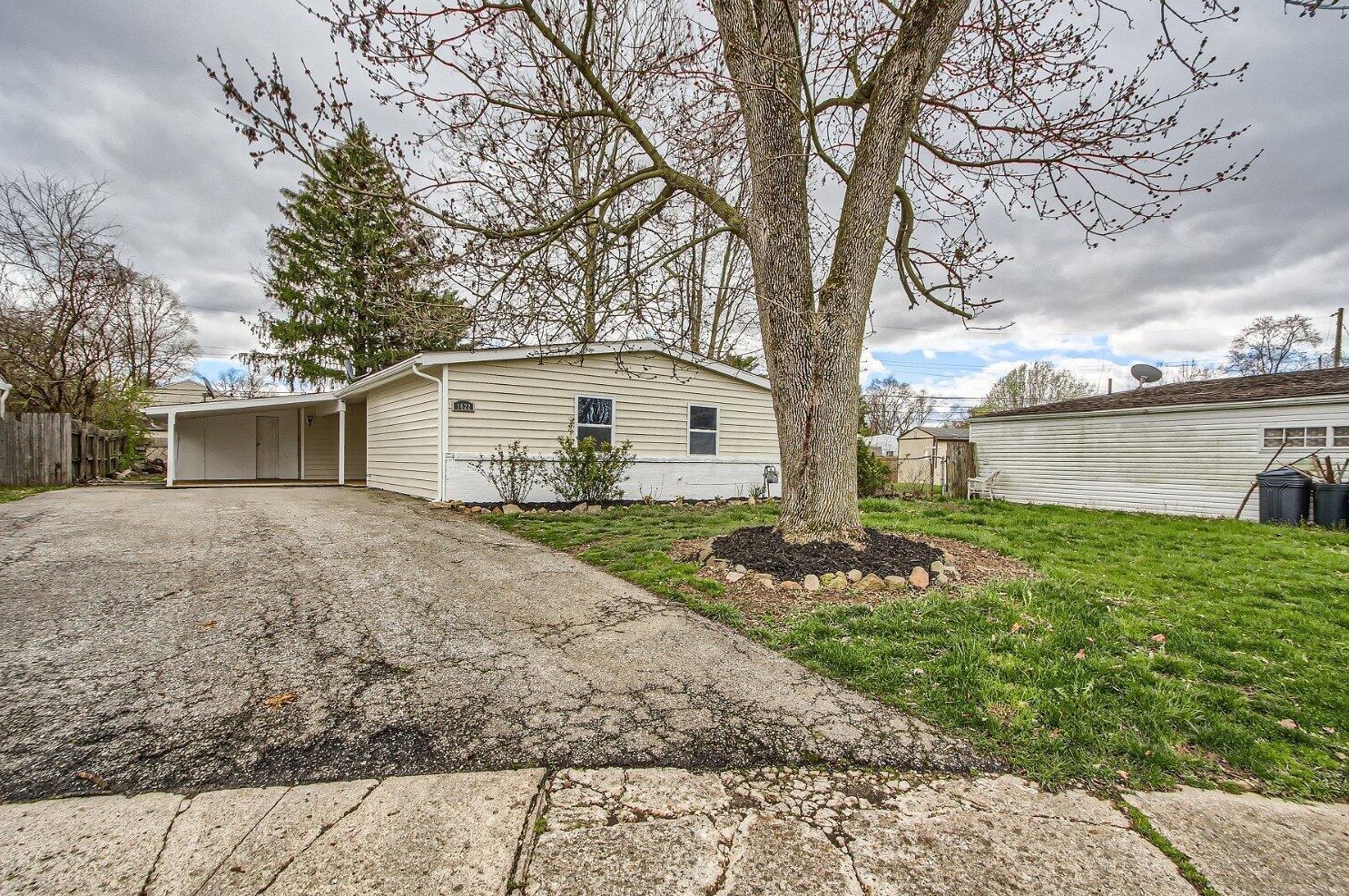 1622 Dundee Ct, Columbus, OH 43227