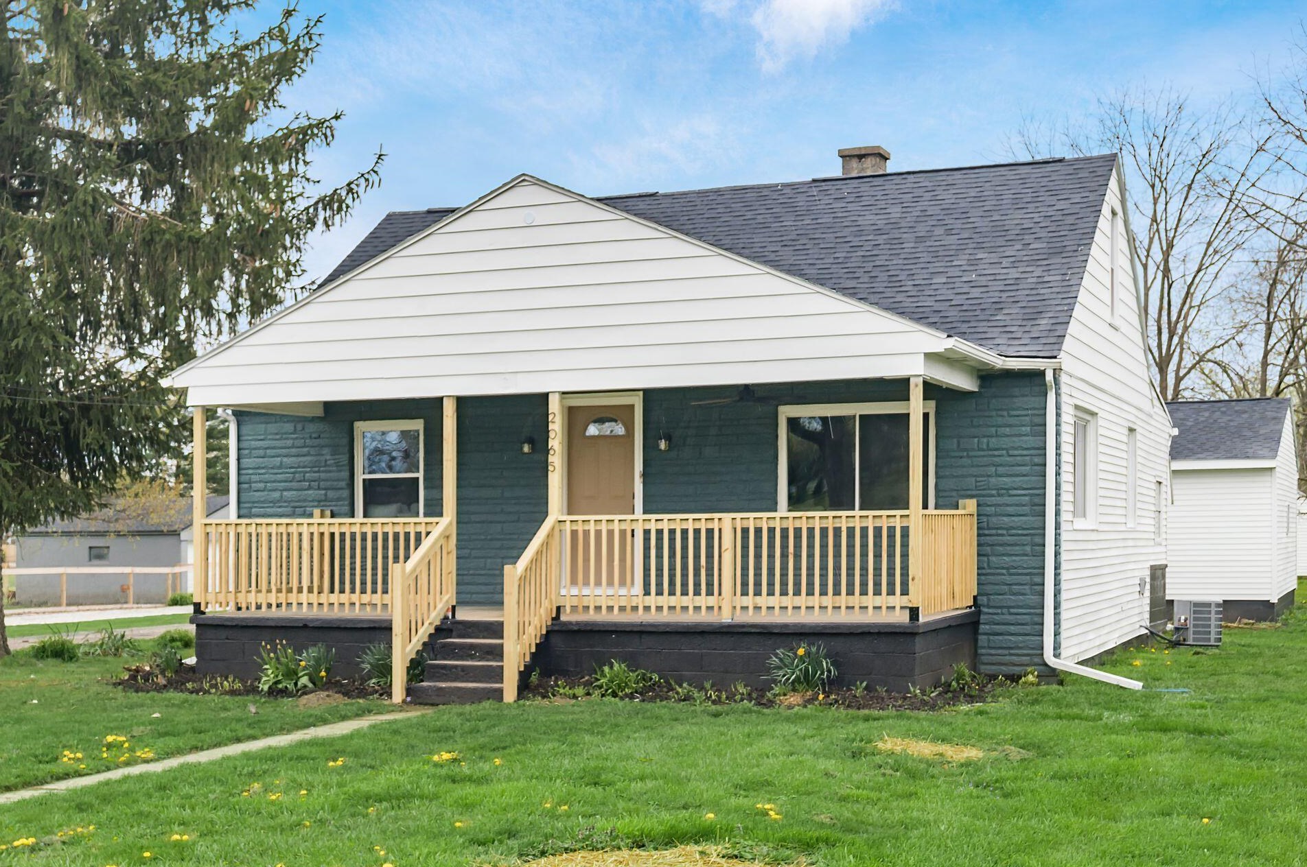 2065 Sedan Ave, Columbus, OH 43207-4375