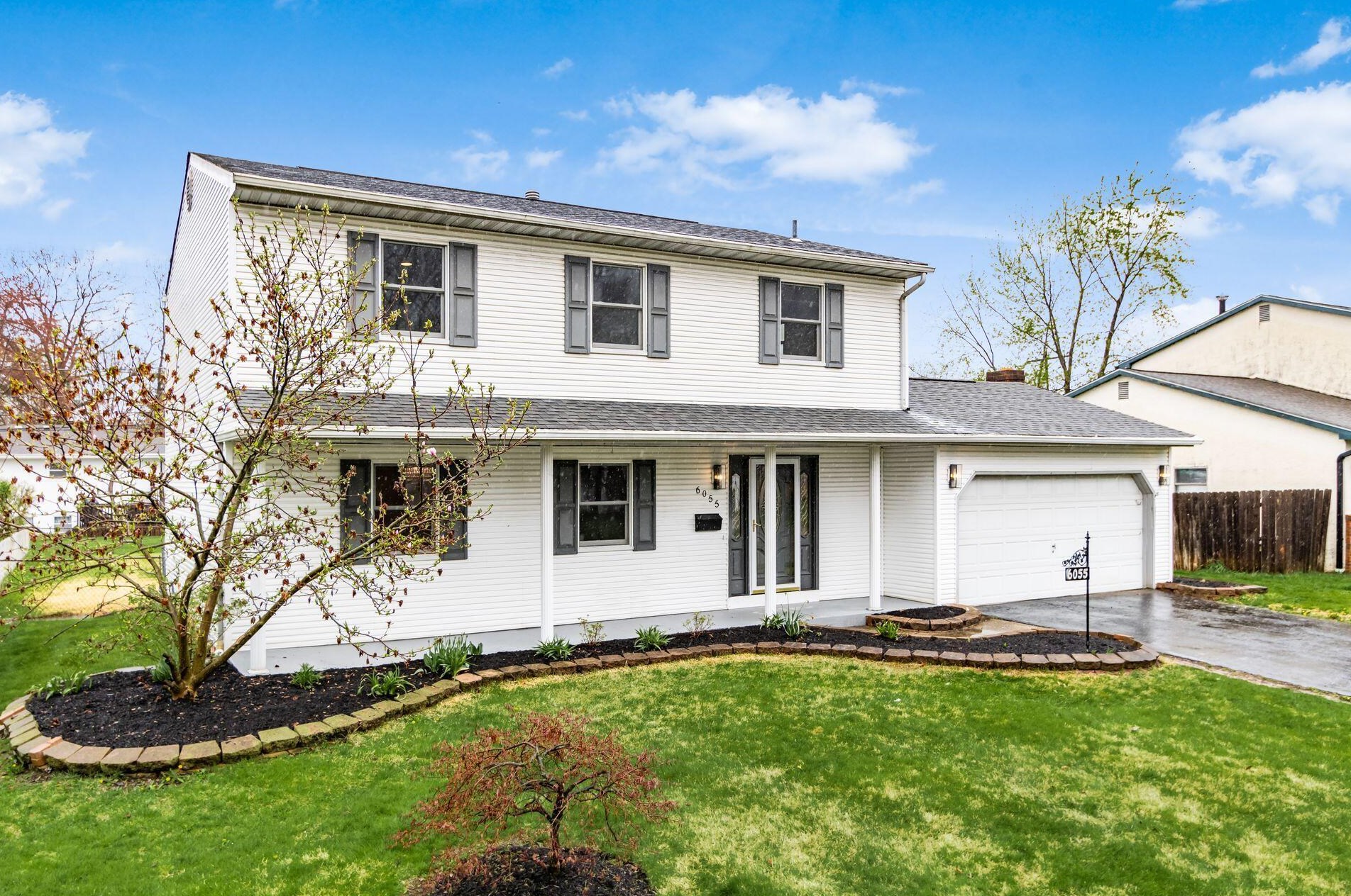 6055 Darby Ln, Columbus OH  43229-2626 exterior