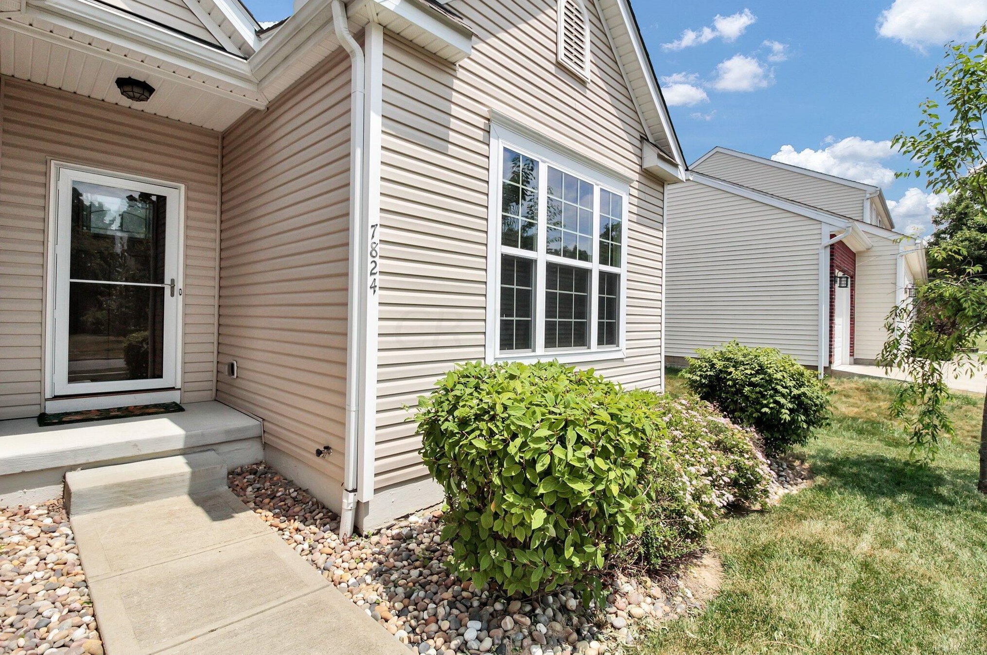 7824 Edgewater Ct, Cnl Wnchstr, OH 43110