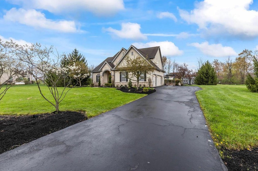 1682 Malabar Ct, Delaware OH  43015-8346 exterior