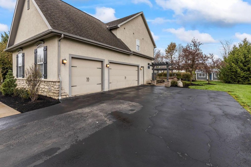 1682 Malabar Ct, Delaware OH  43015-8346 exterior