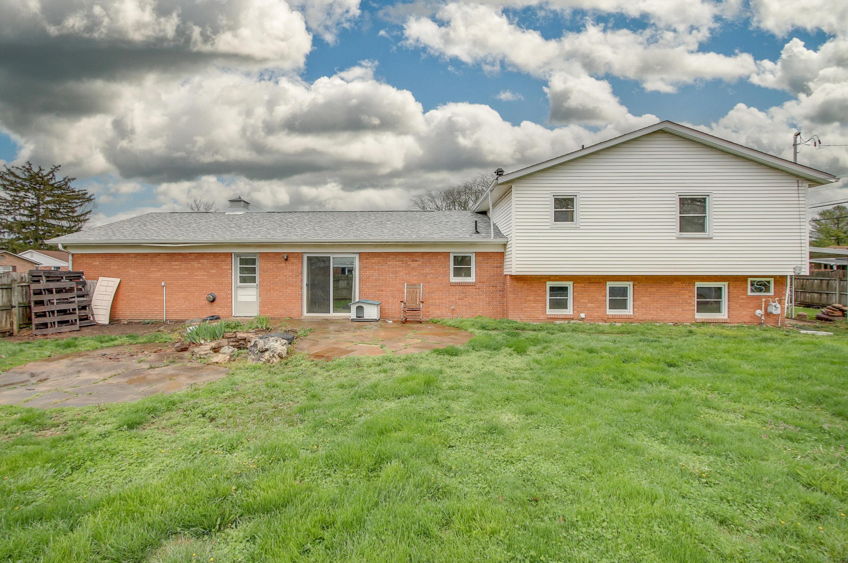 502 Lincoln St, New Carlisle OH  45344-1715 exterior