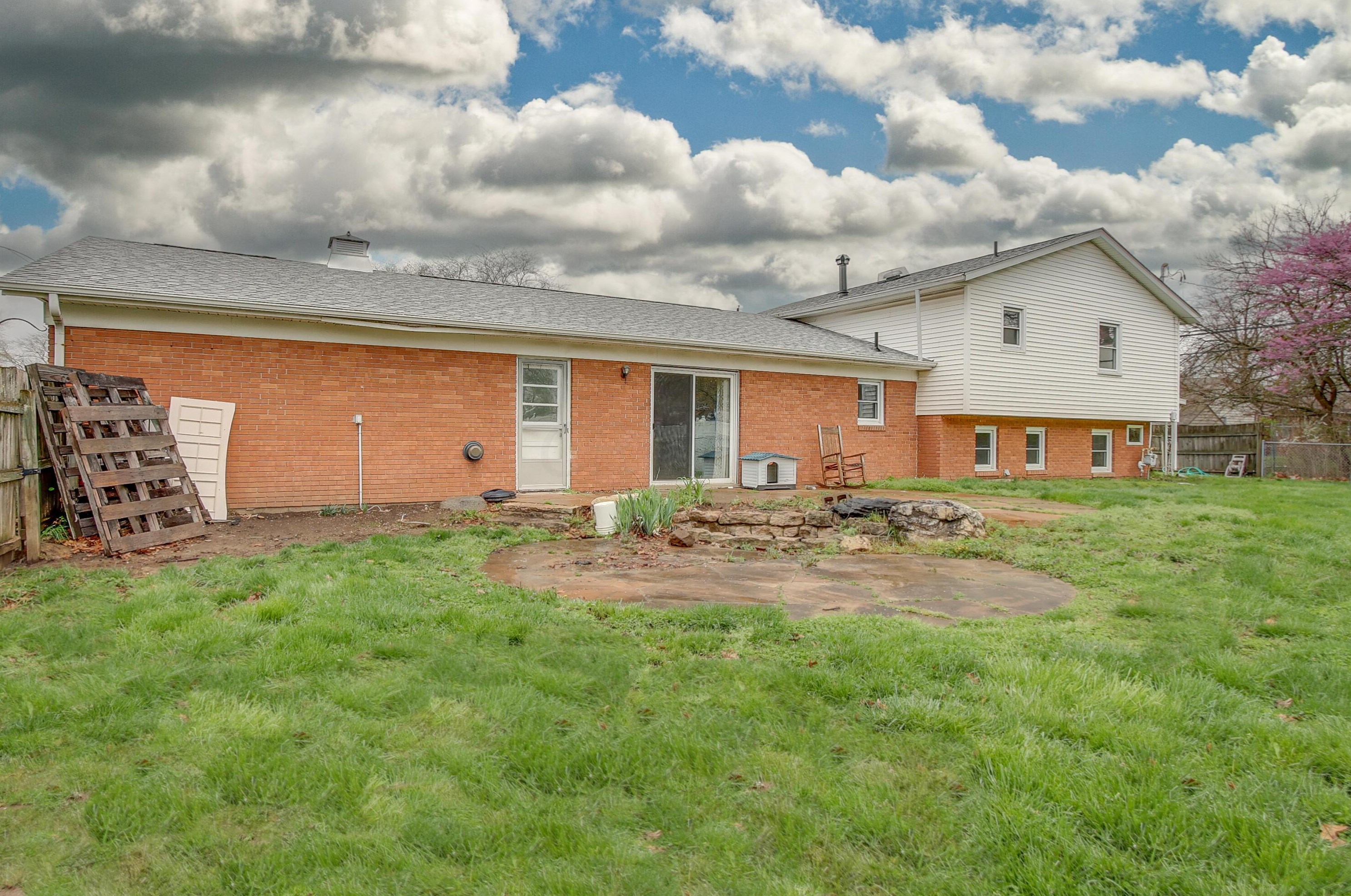 502 Lincoln St, New Carlisle OH  45344-1715 exterior