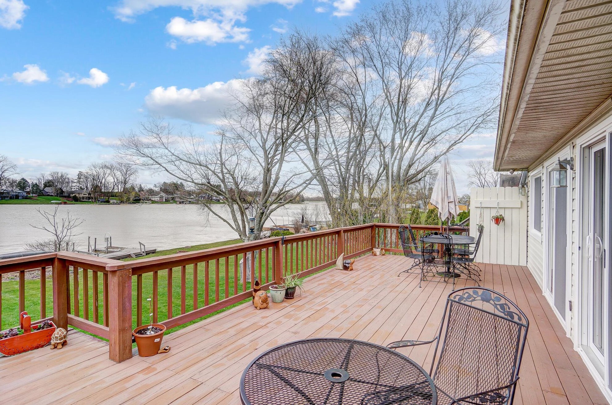 2341 Pawnee Dr, London, OH 43140-9018