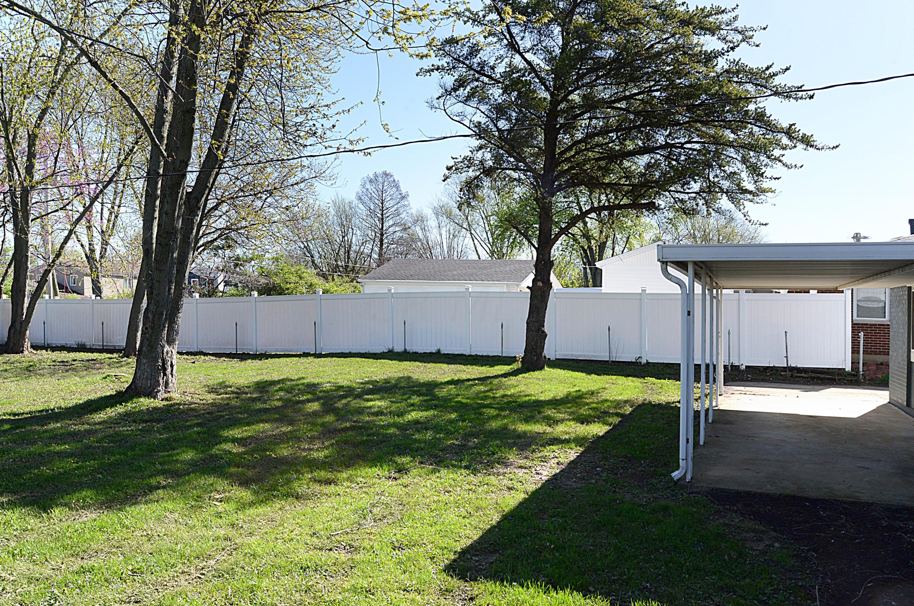 6515 Lemans Ln, Dayton OH  45424-3421 exterior