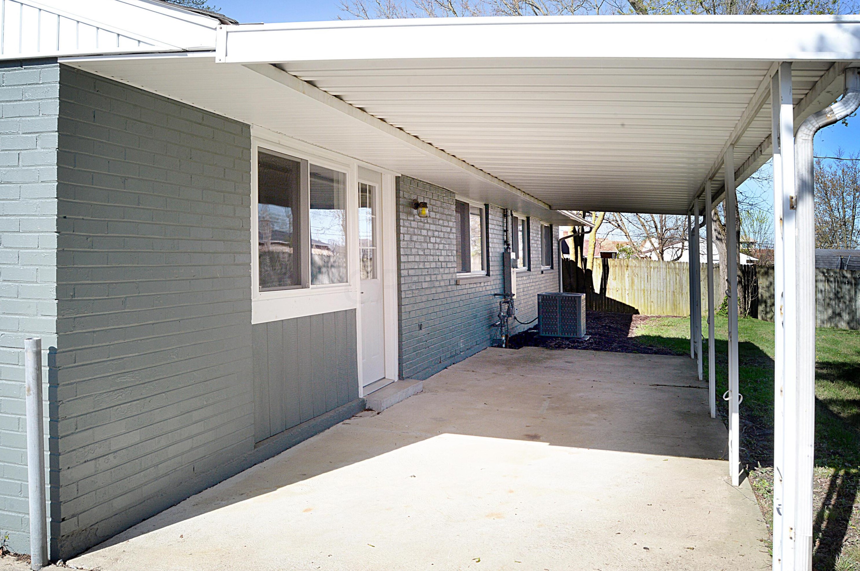 6515 Lemans Ln, Dayton OH  45424-3421 exterior