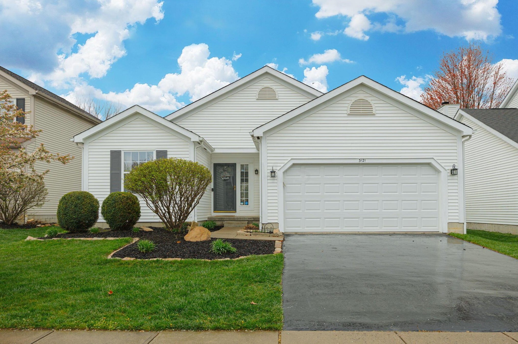 3121 Menzola Dr, Columbus, OH 43228-9008