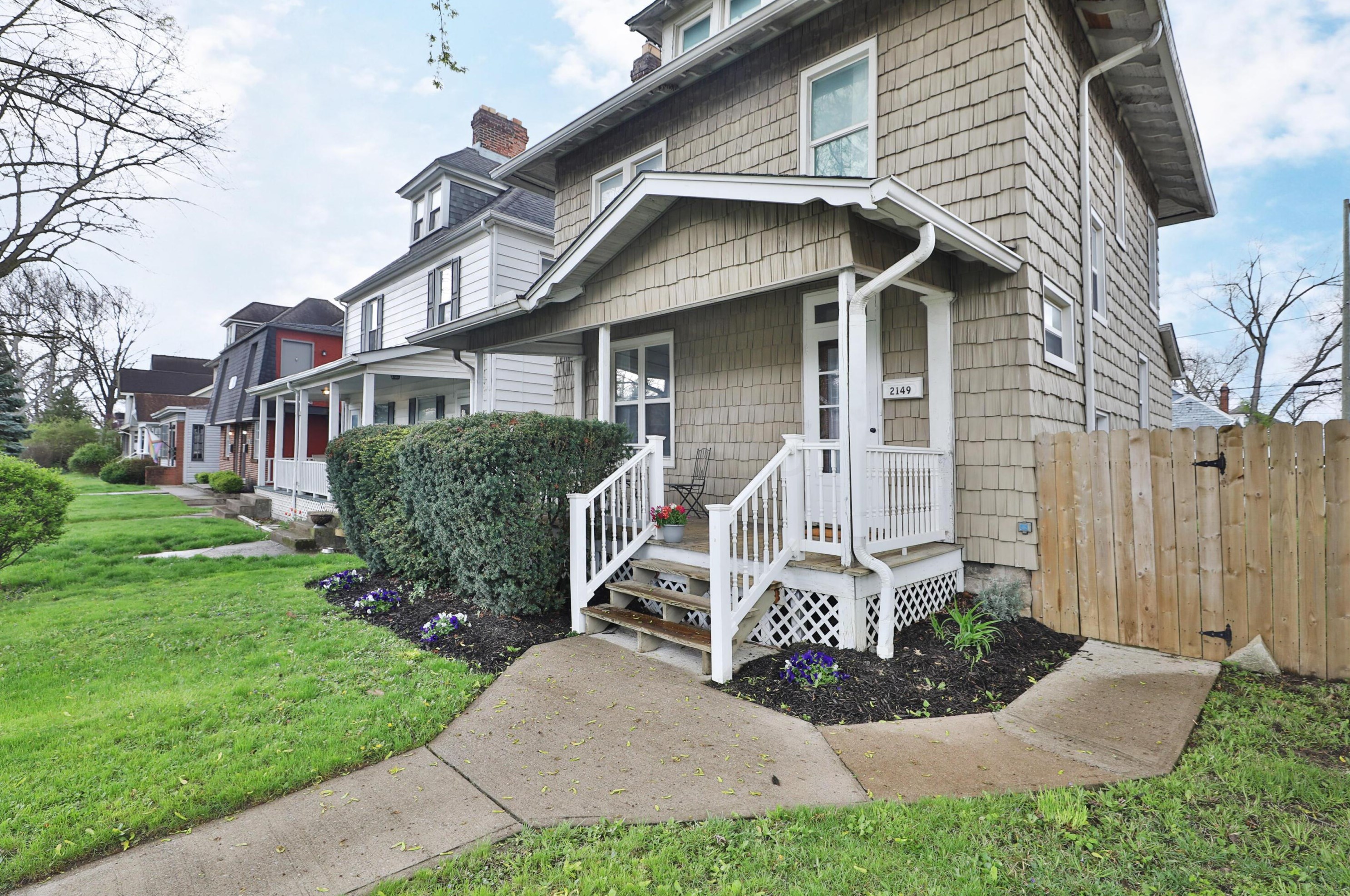 2149 Summit St, Columbus, OH 43201-1317