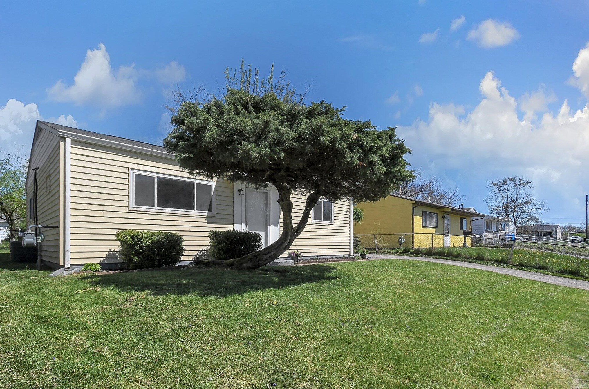 3046 Baker Hill Rd, Columbus, OH 43207-3204