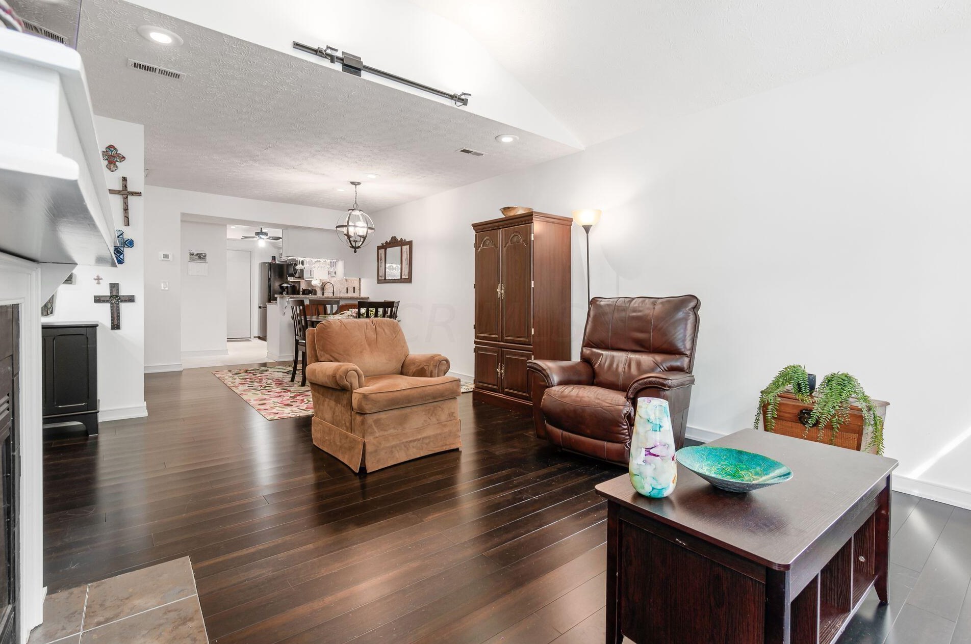 2546 Trotterslane Dr, Columbus OH  43235-5500 exterior