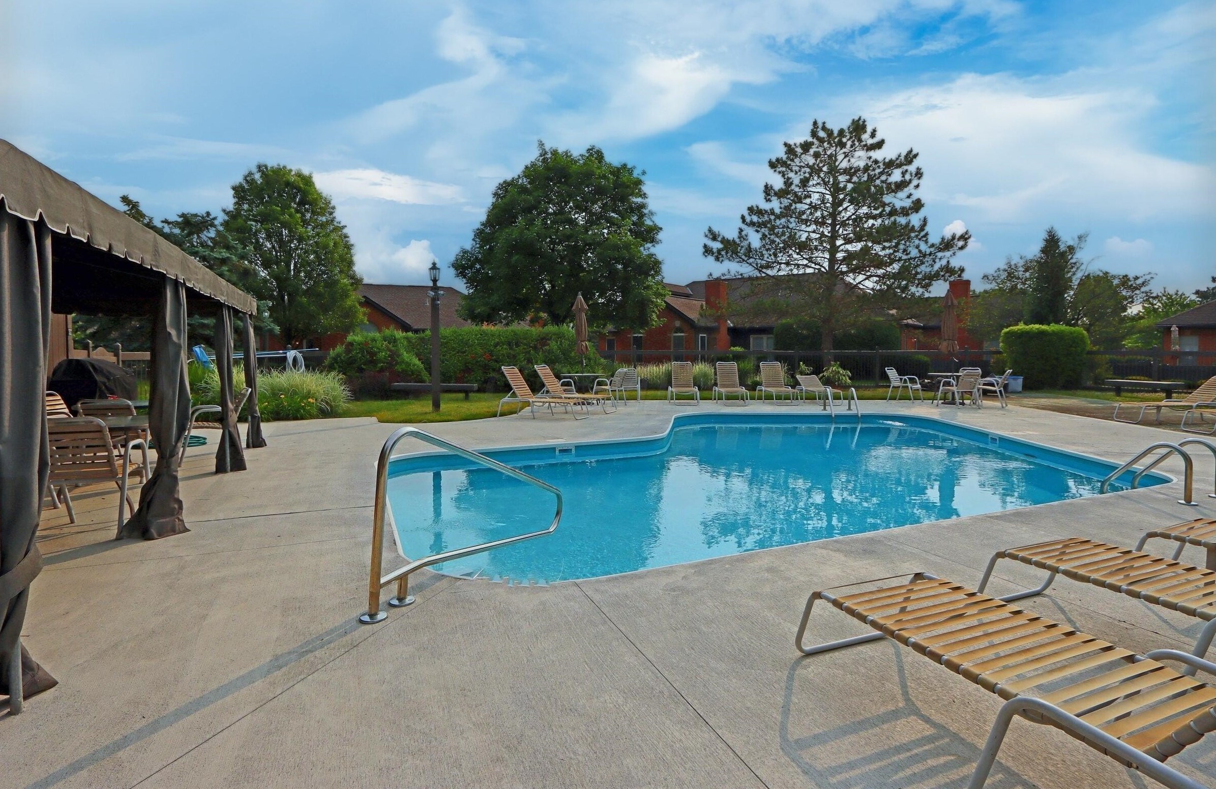 2546 Trotterslane Dr, Columbus OH  43235-5500 exterior