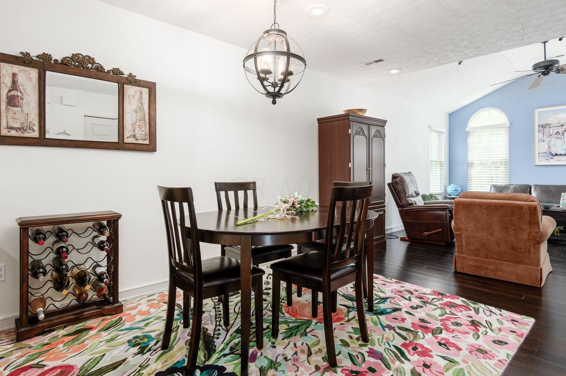 2546 Trotterslane Dr, Columbus OH  43235-5500 exterior