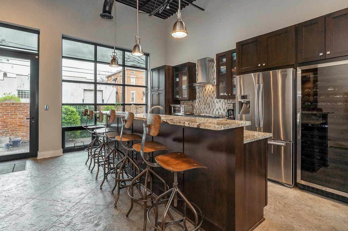 847 Kerr St, Columbus OH  43215-1462 exterior