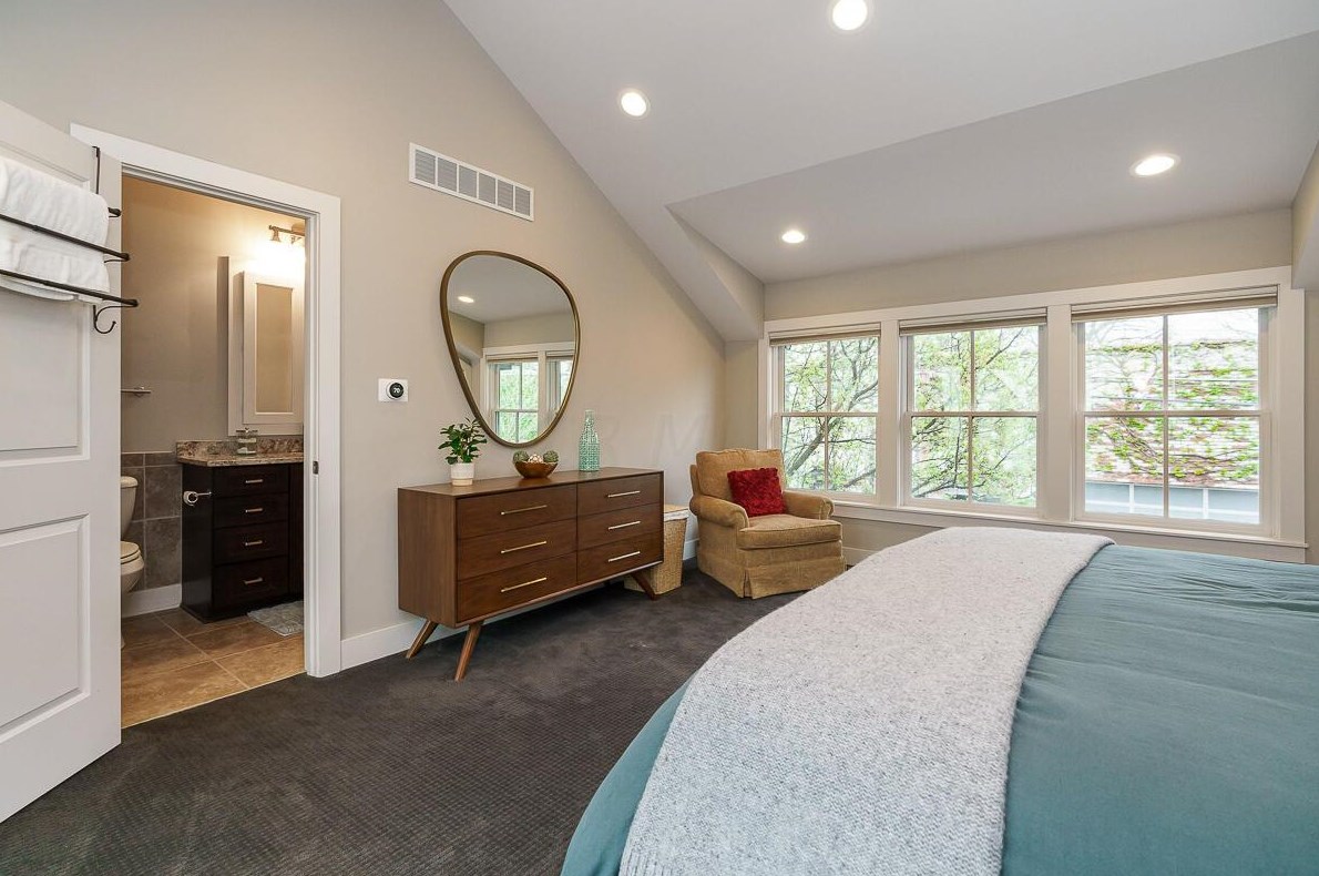 847 Kerr St, Columbus OH  43215-1462 exterior