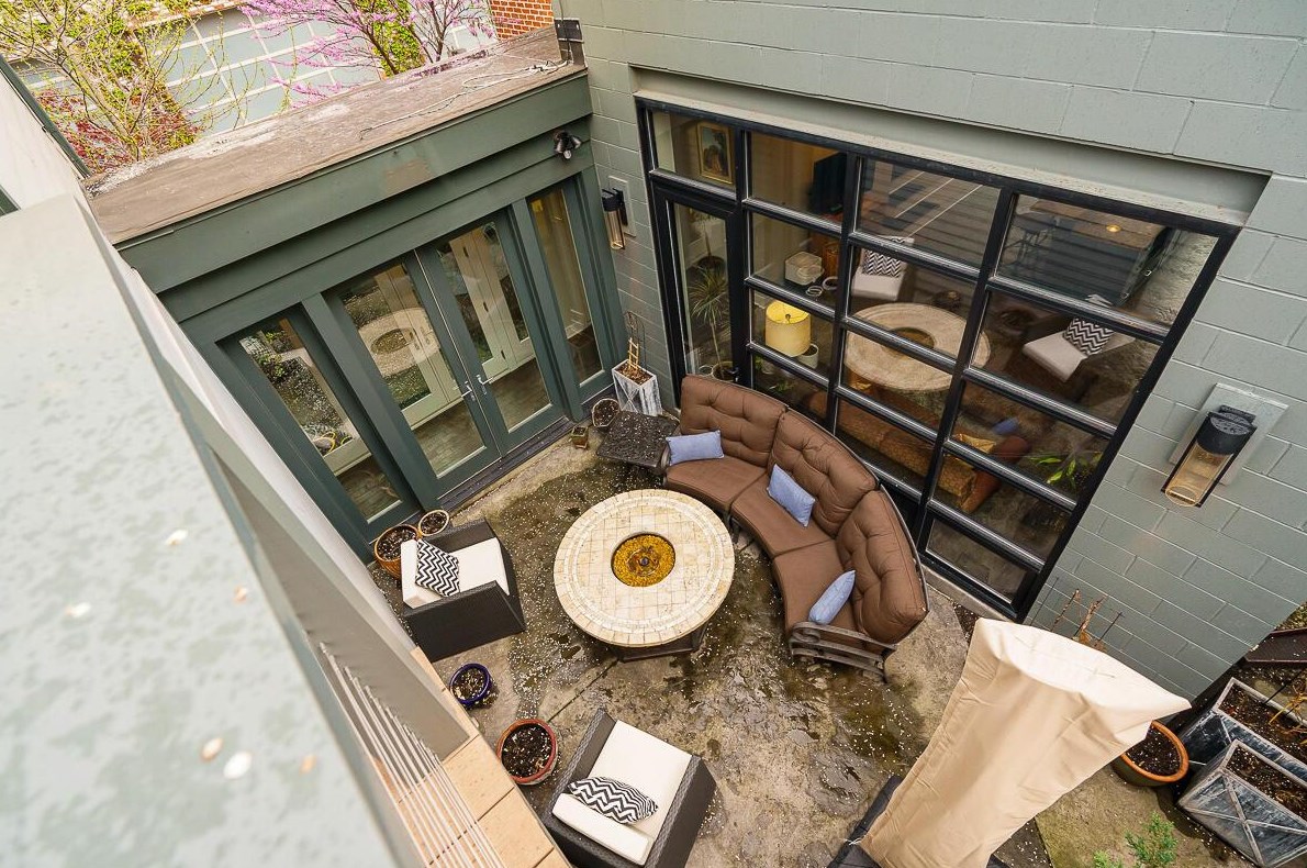 847 Kerr St, Columbus OH  43215-1462 exterior