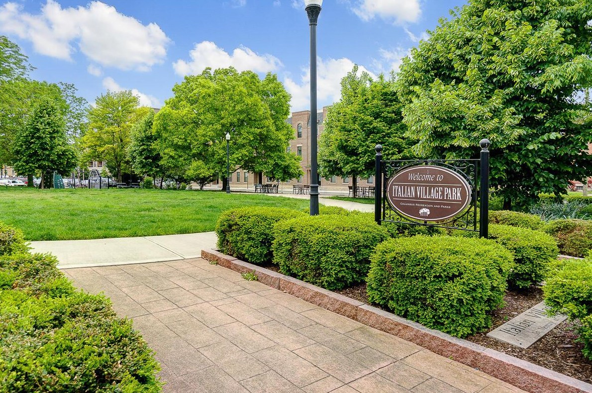 847 Kerr St, Columbus OH  43215-1462 exterior