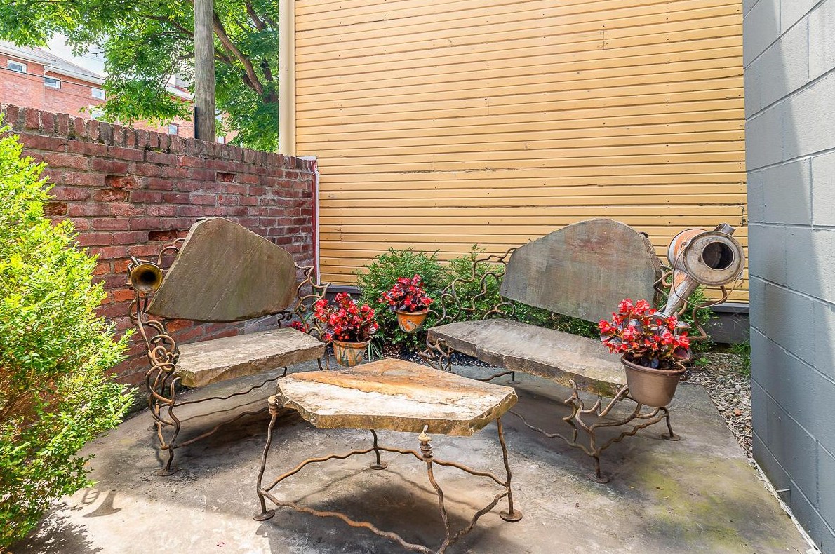 847 Kerr St, Columbus OH  43215-1462 exterior