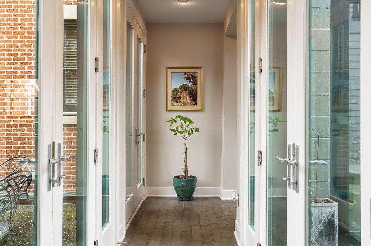 847 Kerr St, Columbus OH  43215-1462 exterior