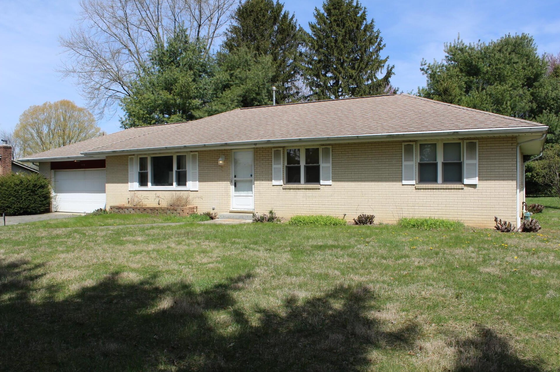126 Blacks Rd, Pataskala, OH 43062-9501