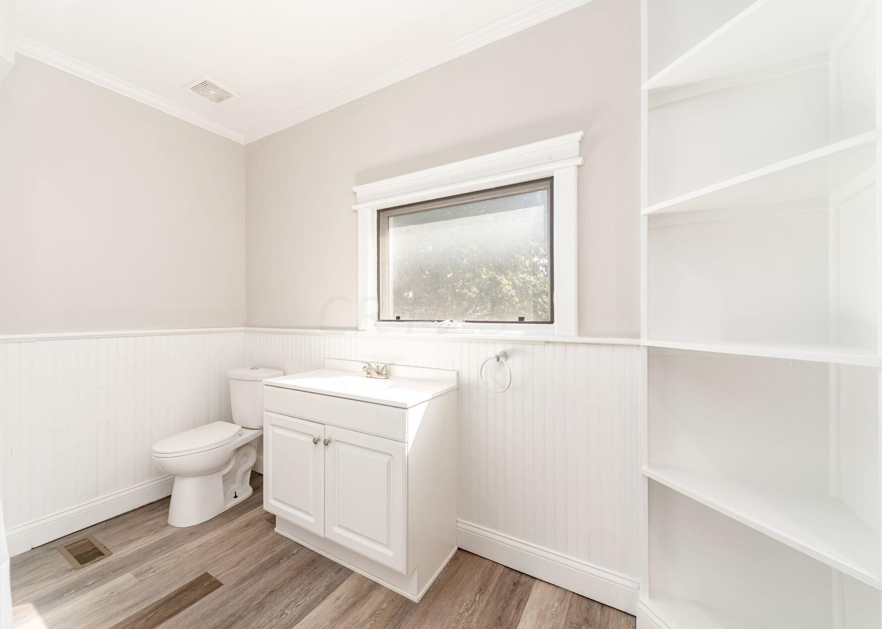 2390 Indianola Ave, Columbus OH  43202-3013 exterior