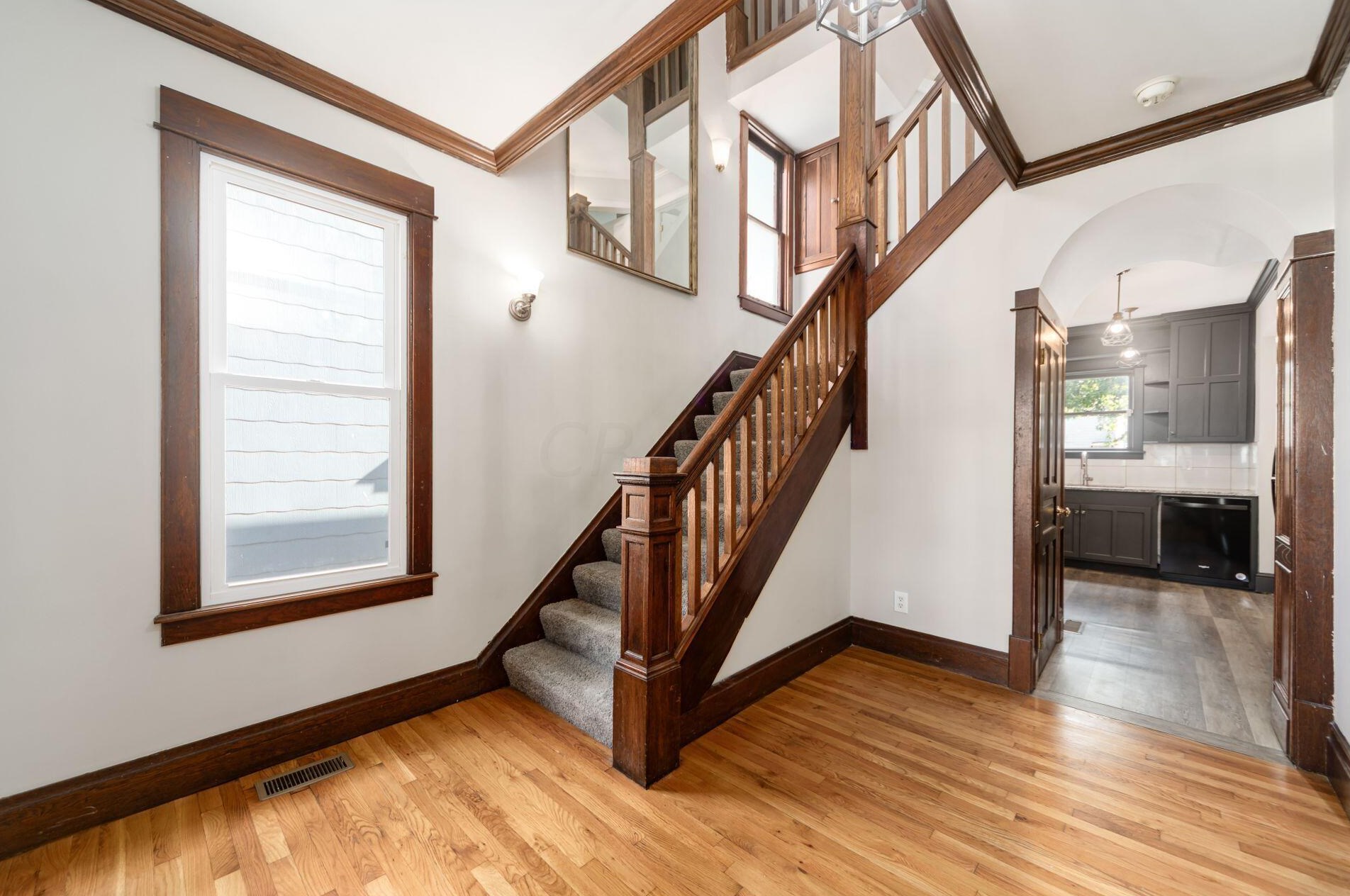 2390 Indianola Ave, Columbus OH  43202-3013 exterior