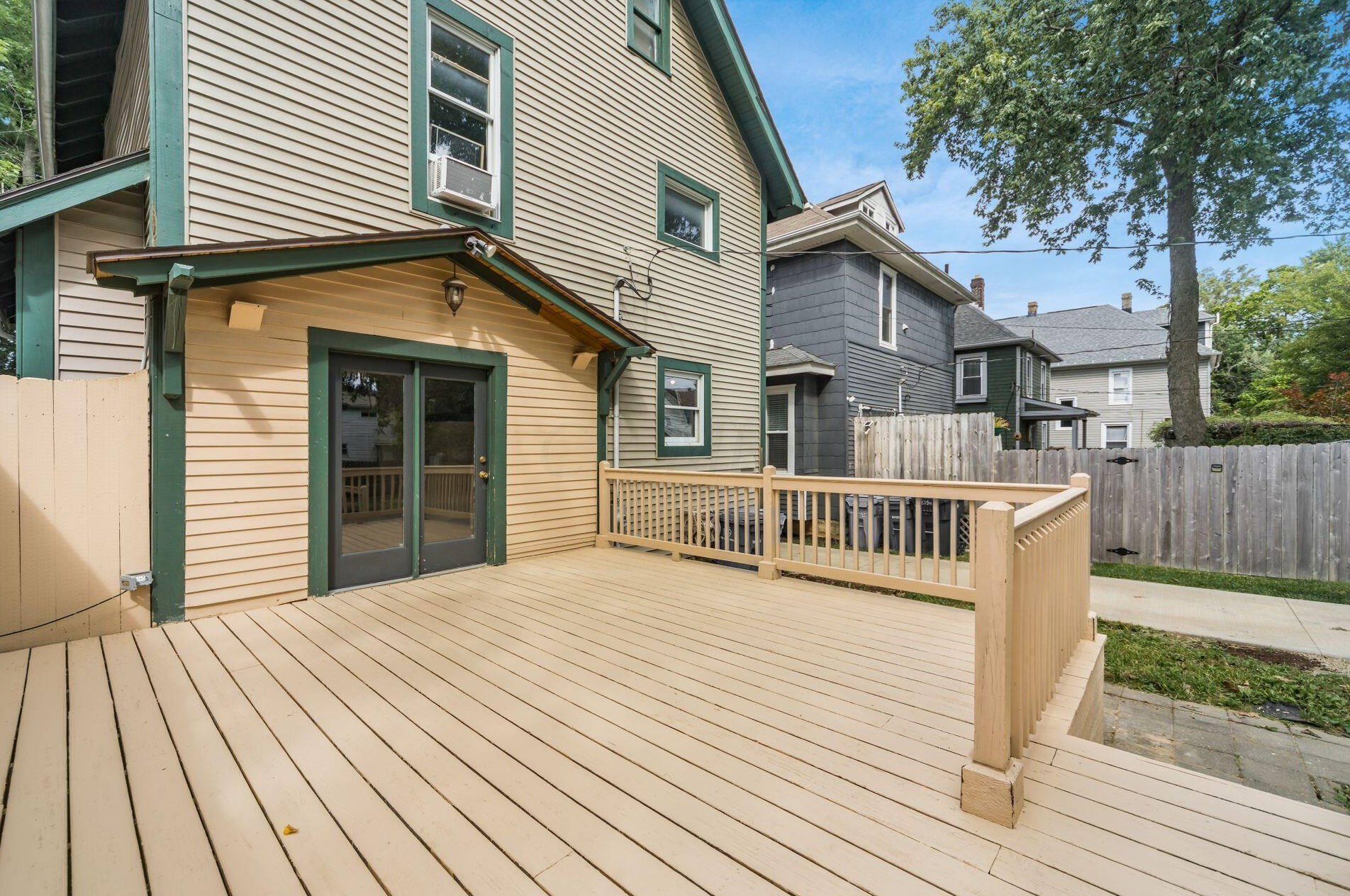 2390 Indianola Ave, Columbus OH  43202-3013 exterior