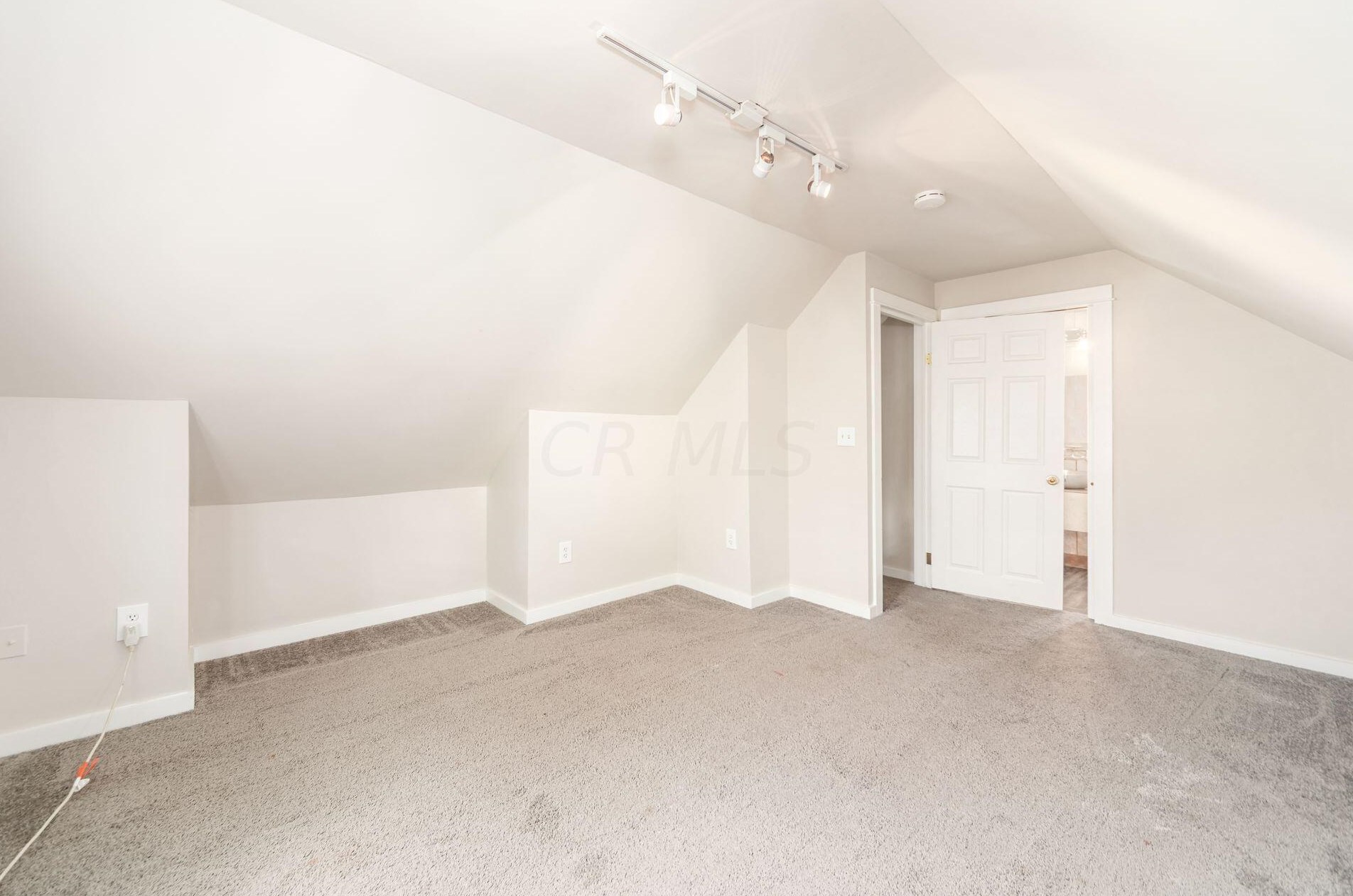 2390 Indianola Ave, Columbus OH  43202-3013 exterior