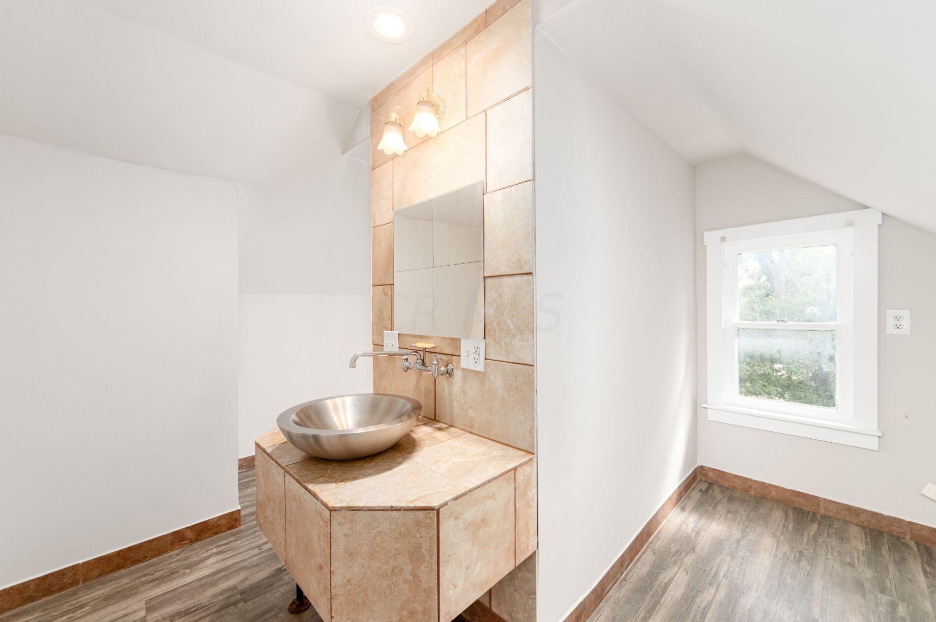 2390 Indianola Ave, Columbus OH  43202-3013 exterior