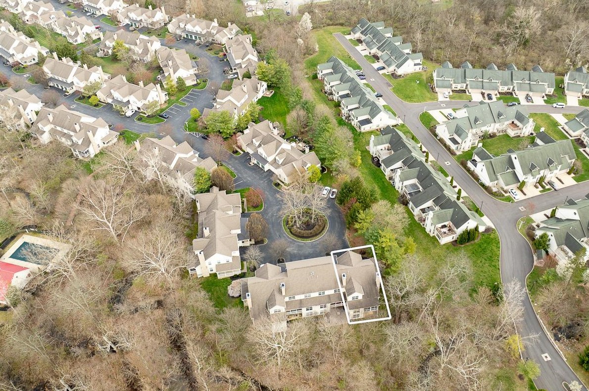 300 Sycamore Woods Ln, Columbus, OH 43230-5603