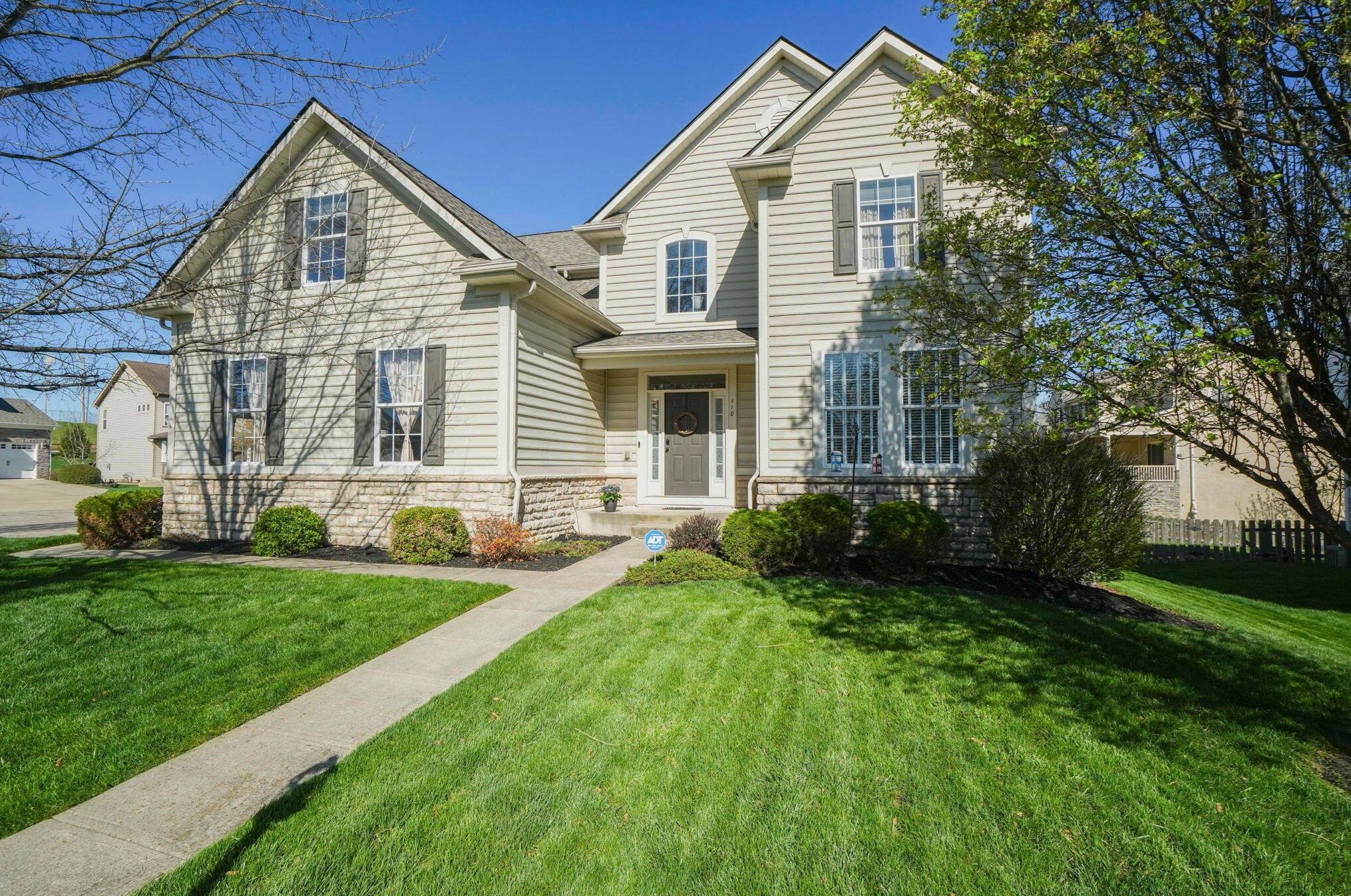 110 Shawnee Dr, Pickerington, OH 43147-8053