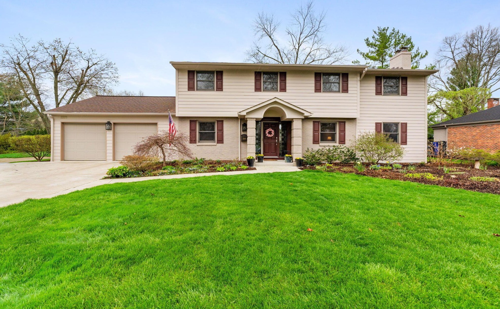 2225 Sheringham Rd, Columbus, OH 43220-4361