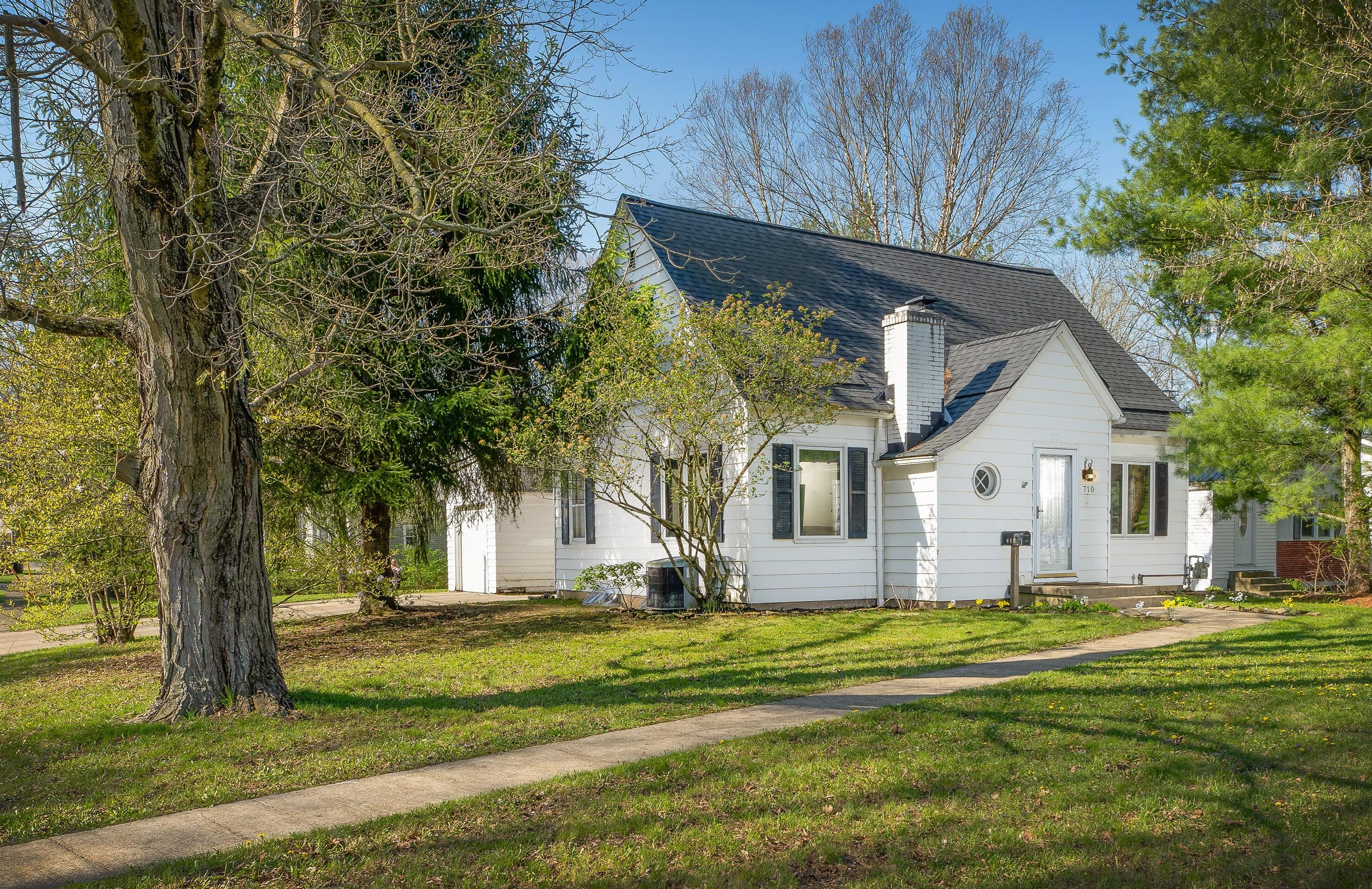 710 Coshocton Ave, Mount Vernon, OH 43050