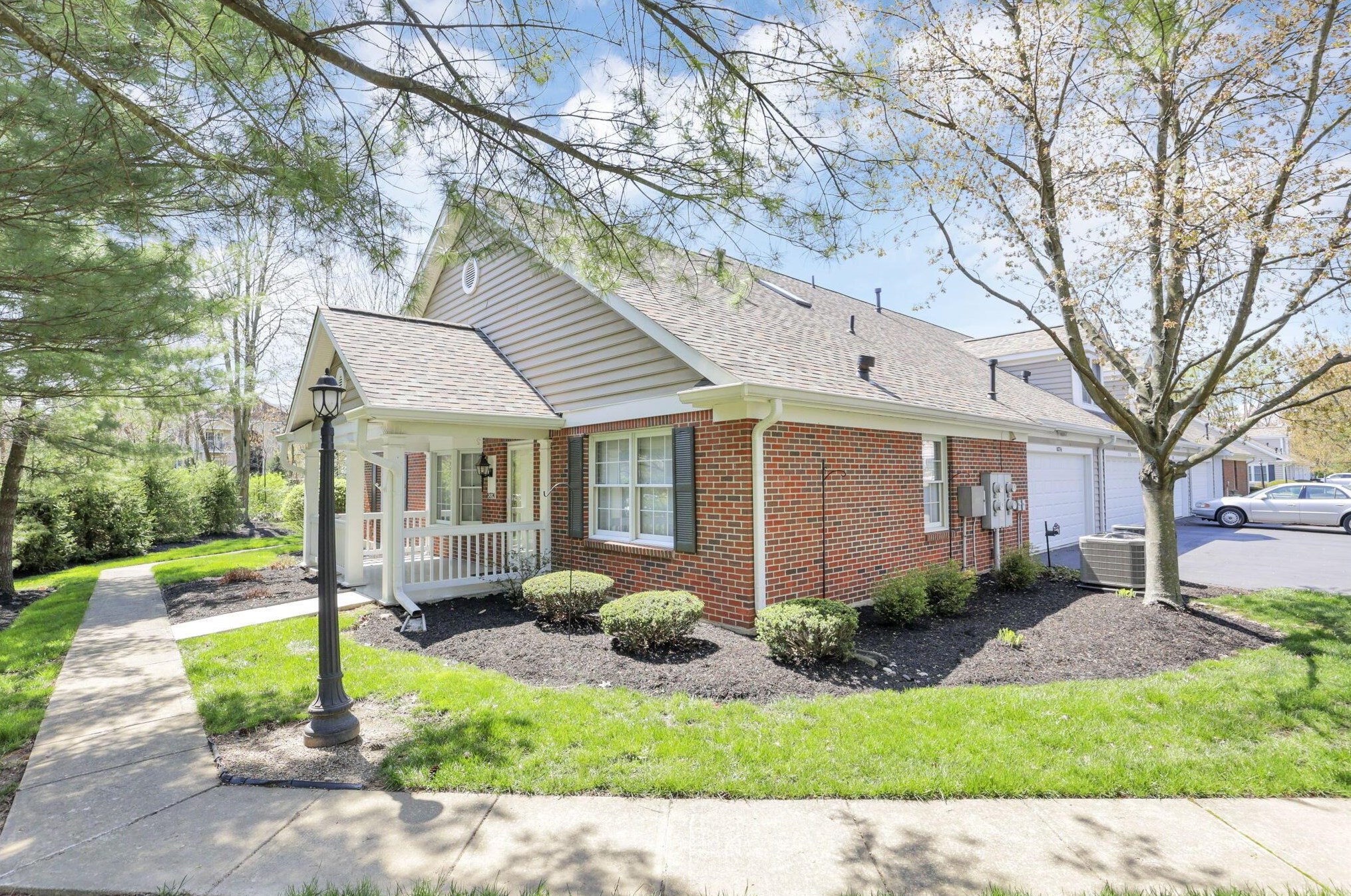 8374 Orchard Knoll Ln, Columbus, OH 43235-3800