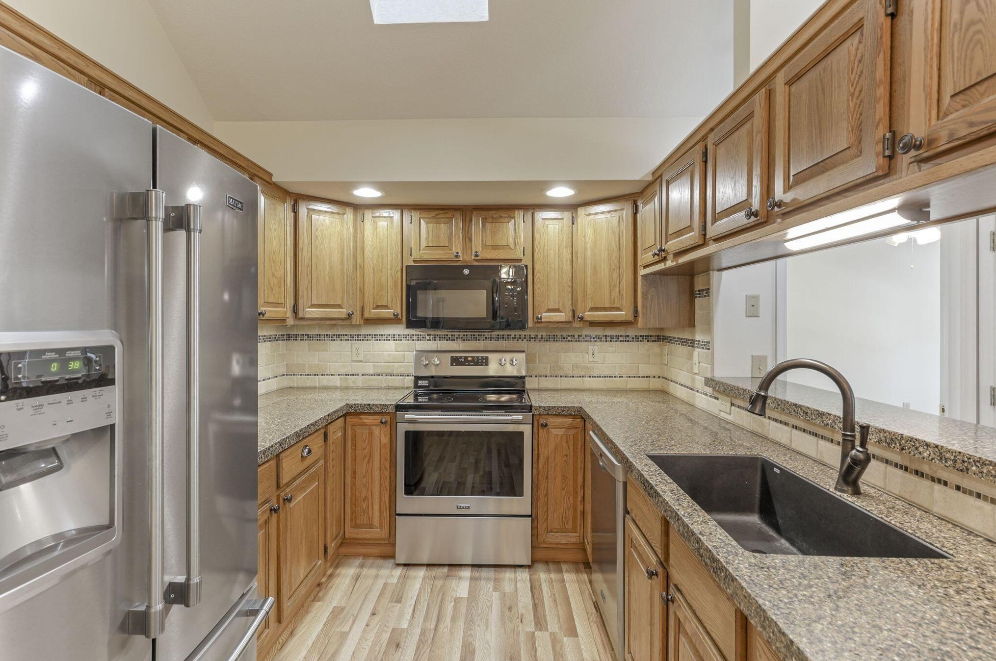 8374 Orch Knl Ln, Columbus OH 43235-3800 exterior