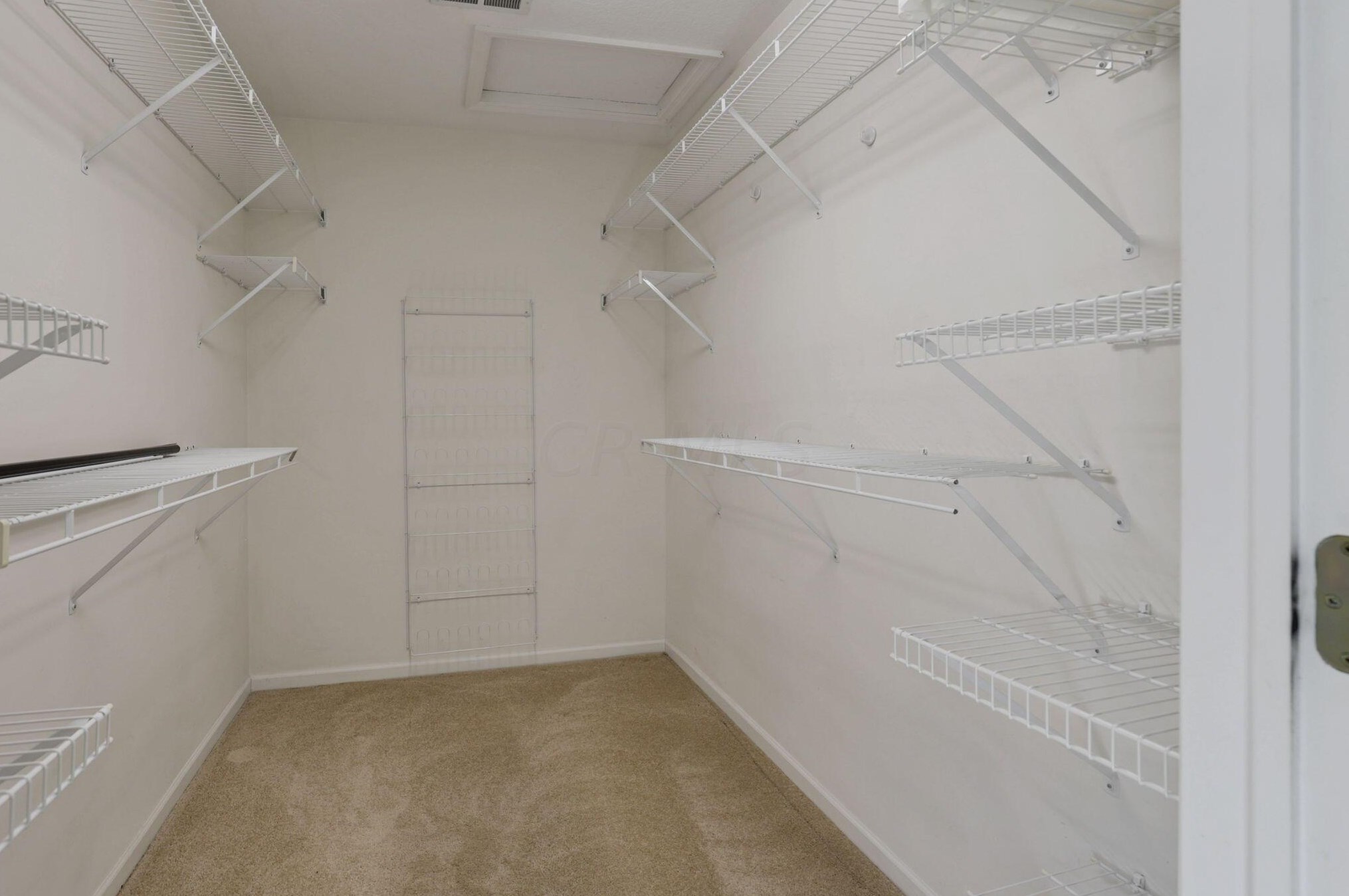 8374 Orch Knl Ln, Columbus OH 43235-3800 exterior