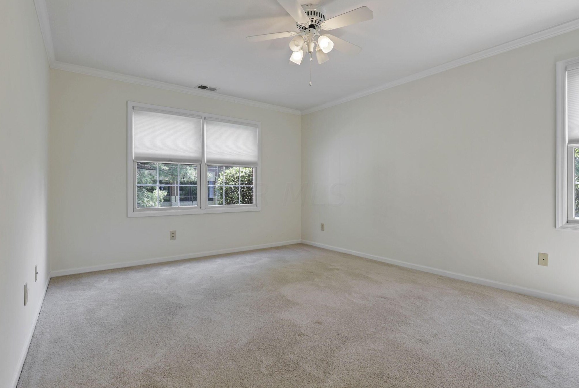 8374 Orch Knl Ln, Columbus OH 43235-3800 exterior